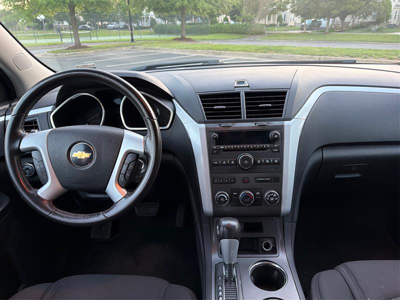 2011 CHEVROLET TRAVERSE LT W/1LT
