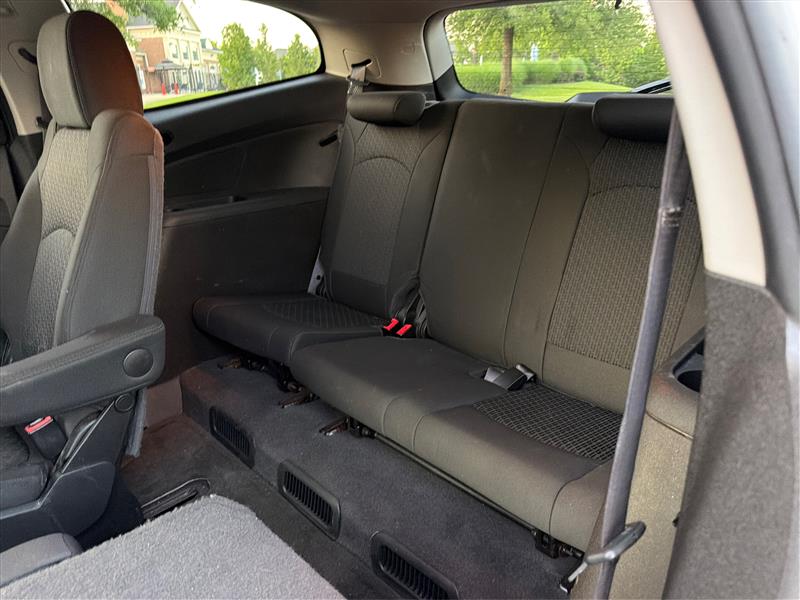 2011 CHEVROLET TRAVERSE LT W/1LT