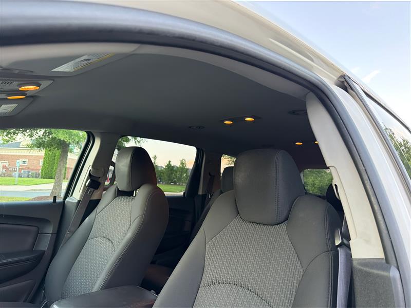 2011 CHEVROLET TRAVERSE LT W/1LT