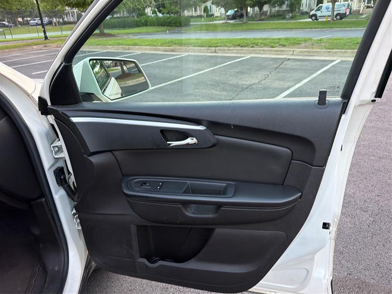 2011 CHEVROLET TRAVERSE LT W/1LT