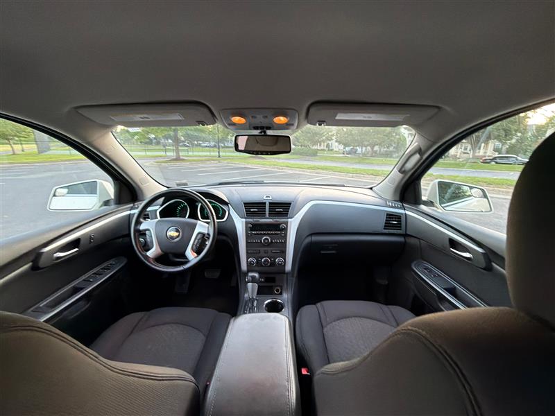 2011 CHEVROLET TRAVERSE LT W/1LT