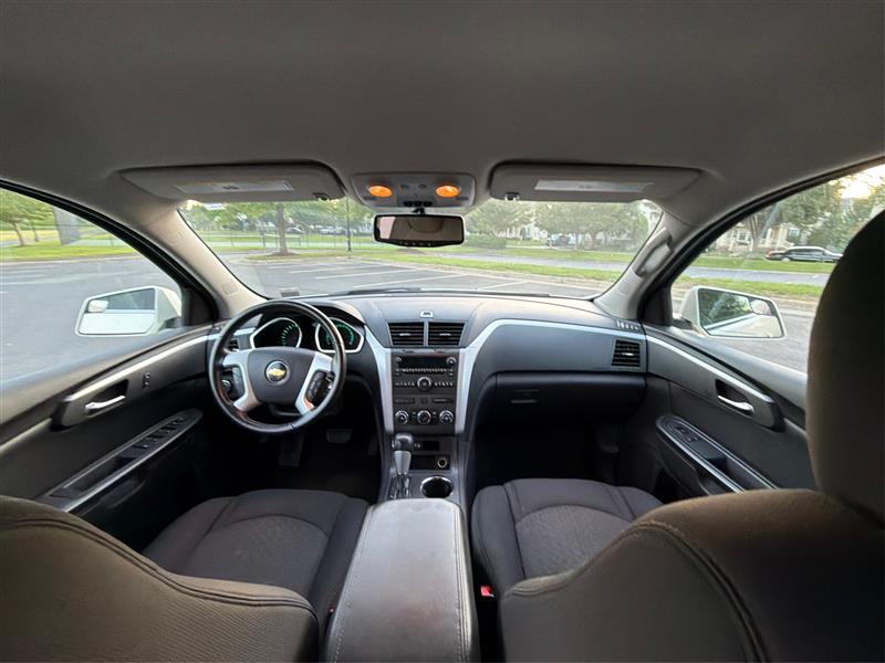 2011 CHEVROLET TRAVERSE LT W/1LT