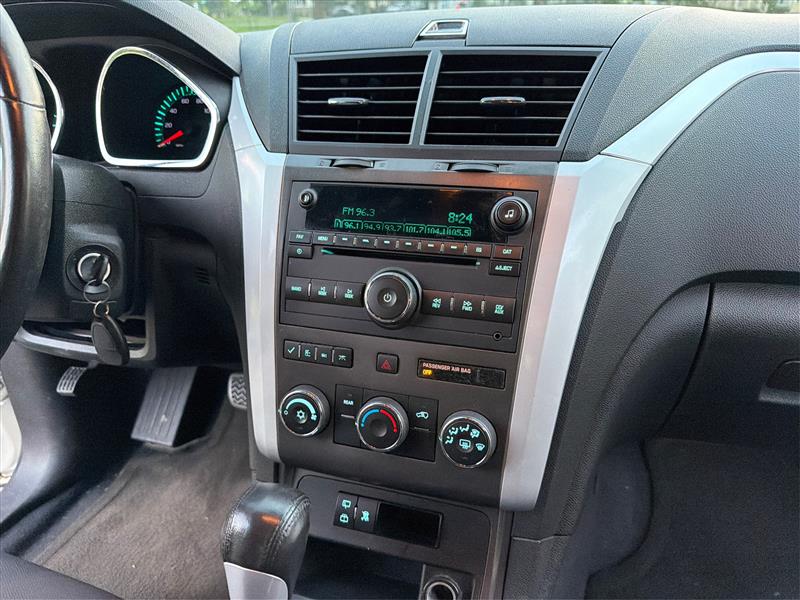 2011 CHEVROLET TRAVERSE LT W/1LT