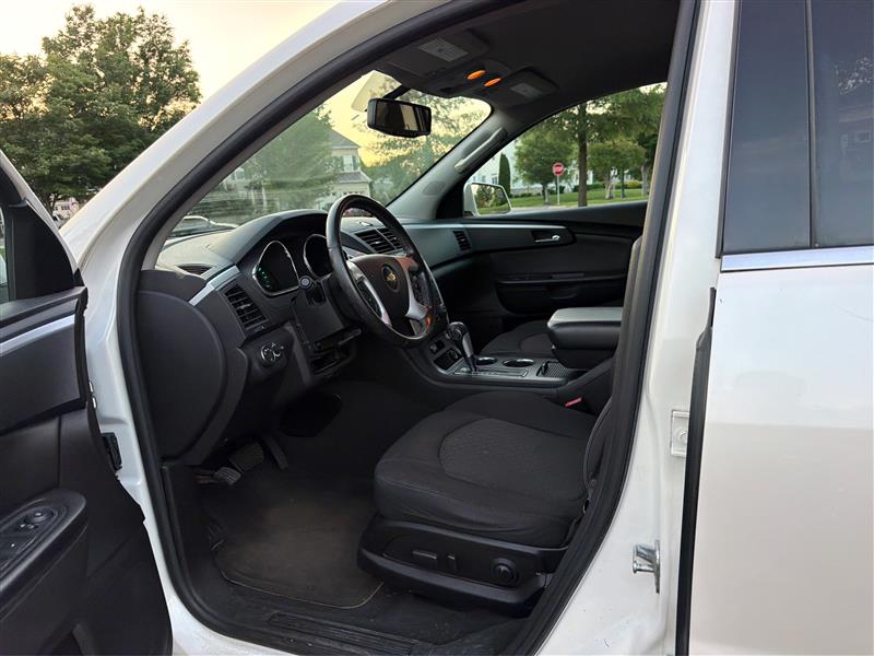 2011 CHEVROLET TRAVERSE LT W/1LT