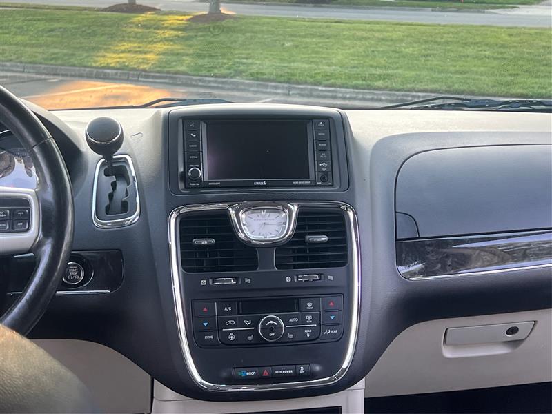 2016 CHRYSLER TOWN & COUNTRY TOURING MINIVAN 4D