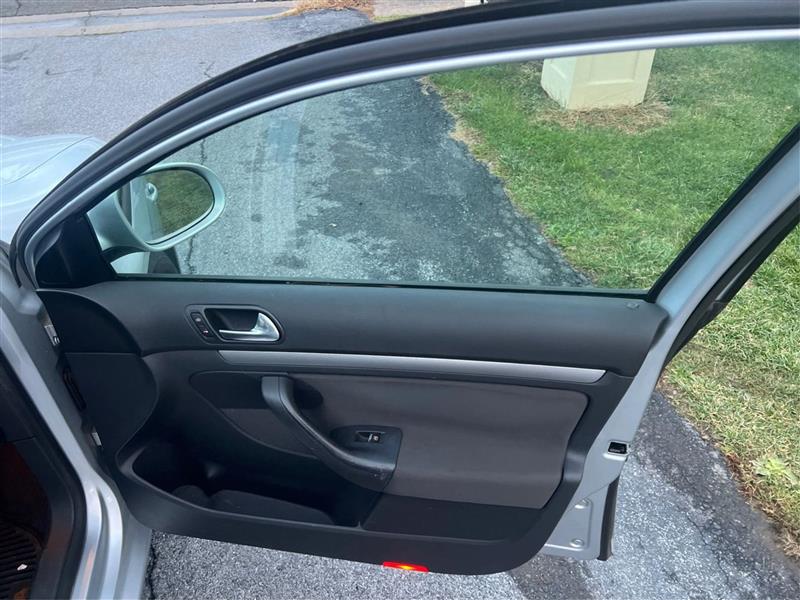 2006 VOLKSWAGEN JETTA 2.5 Value Edition Sedan 4D