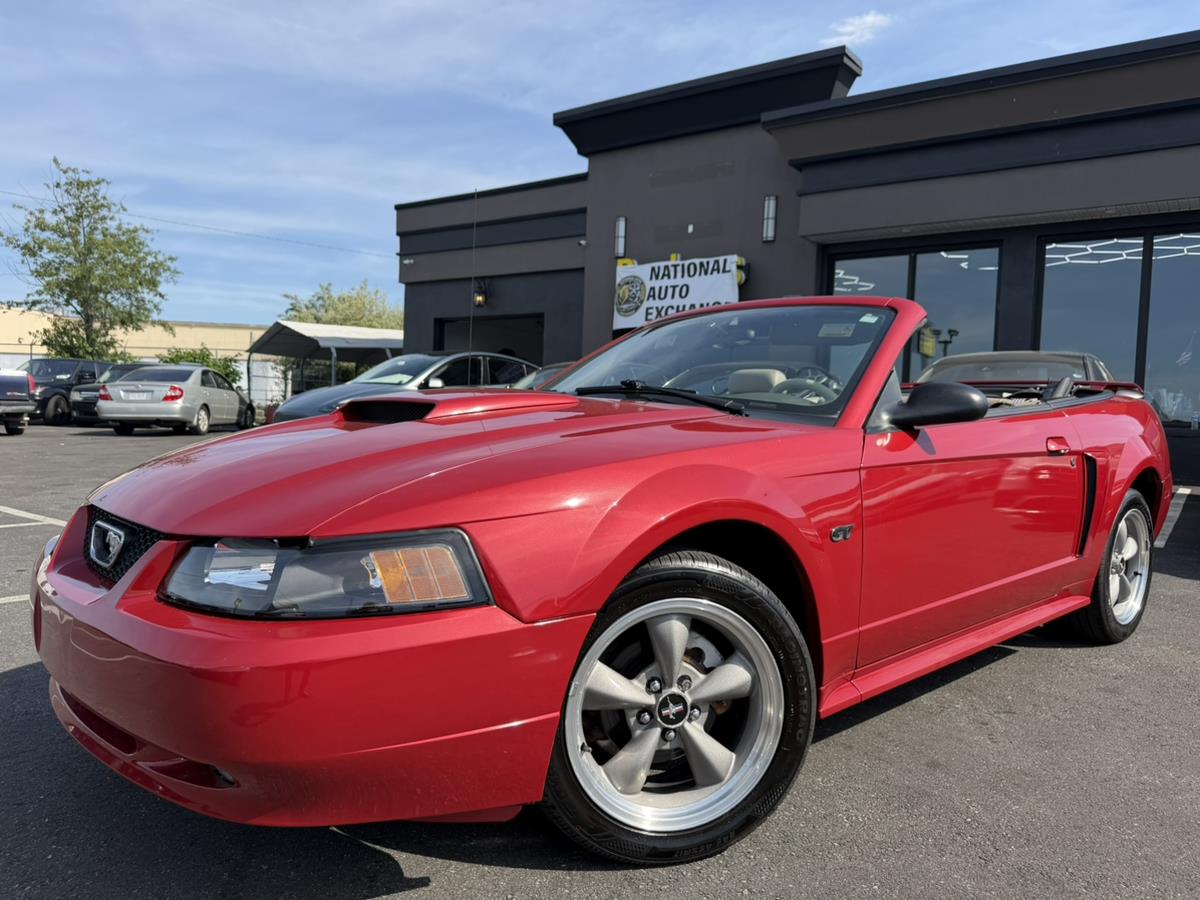 2002 Ford Mustang GT Deluxe - Photo 2