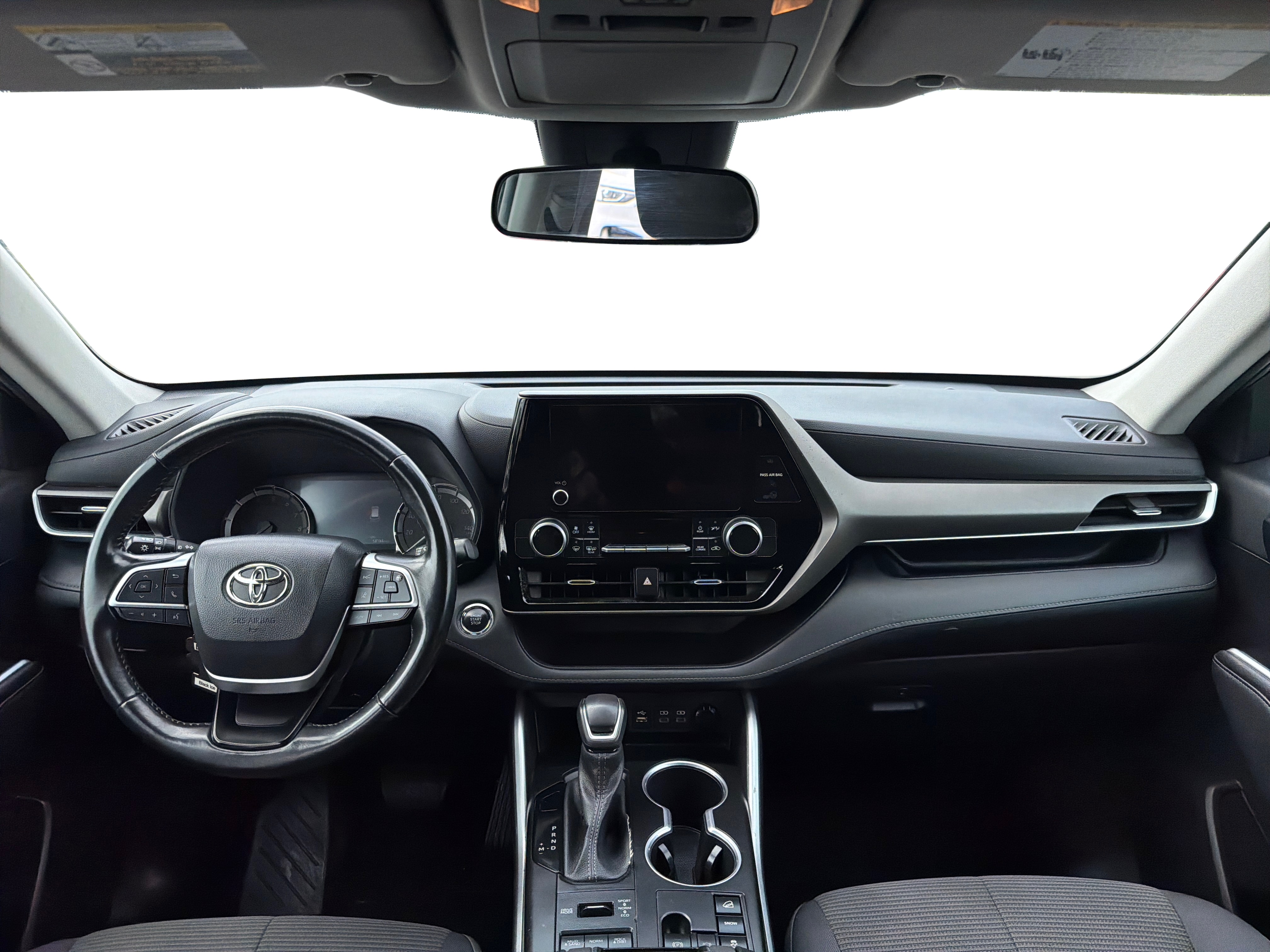 2023 Toyota Highlander LE - Photo 13