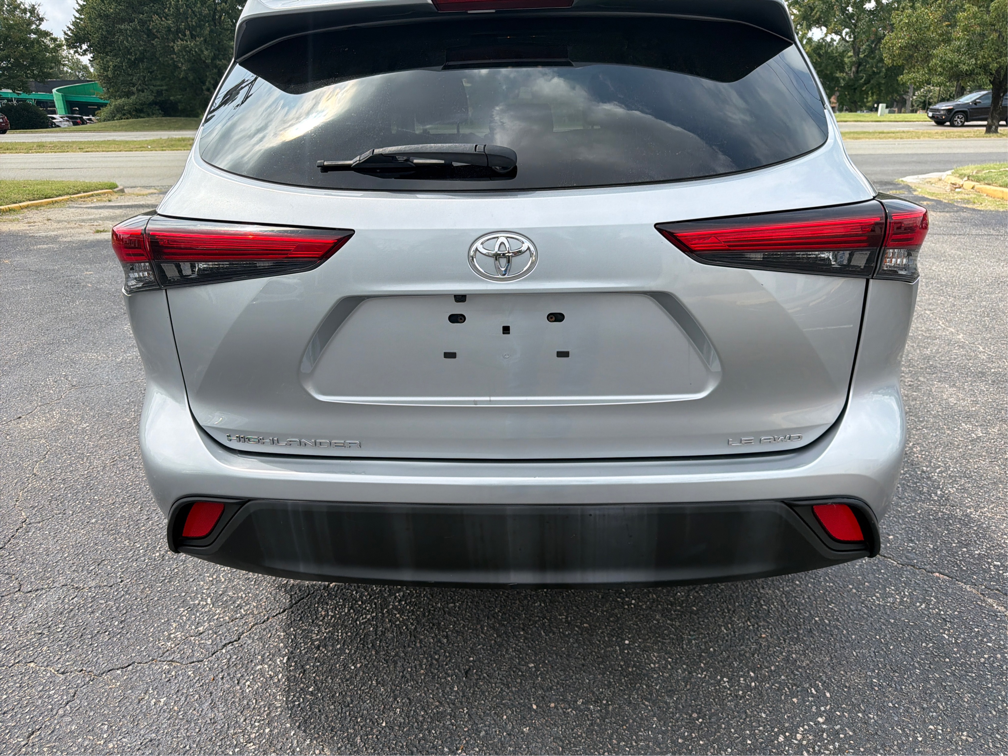 2023 Toyota Highlander LE - Photo 19