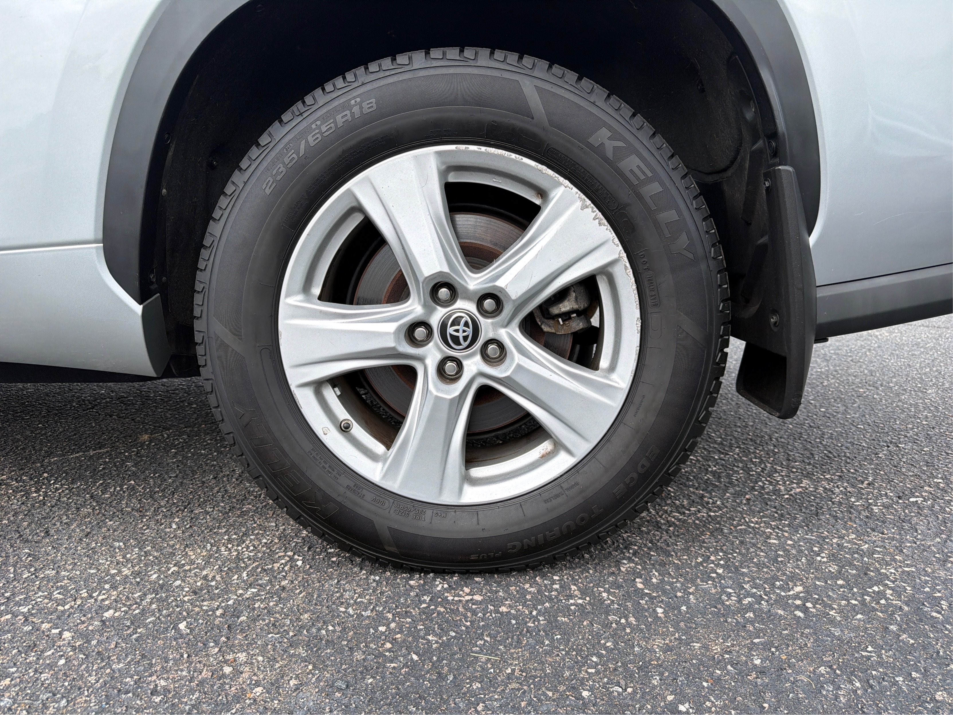 2023 Toyota Highlander LE - Photo 20