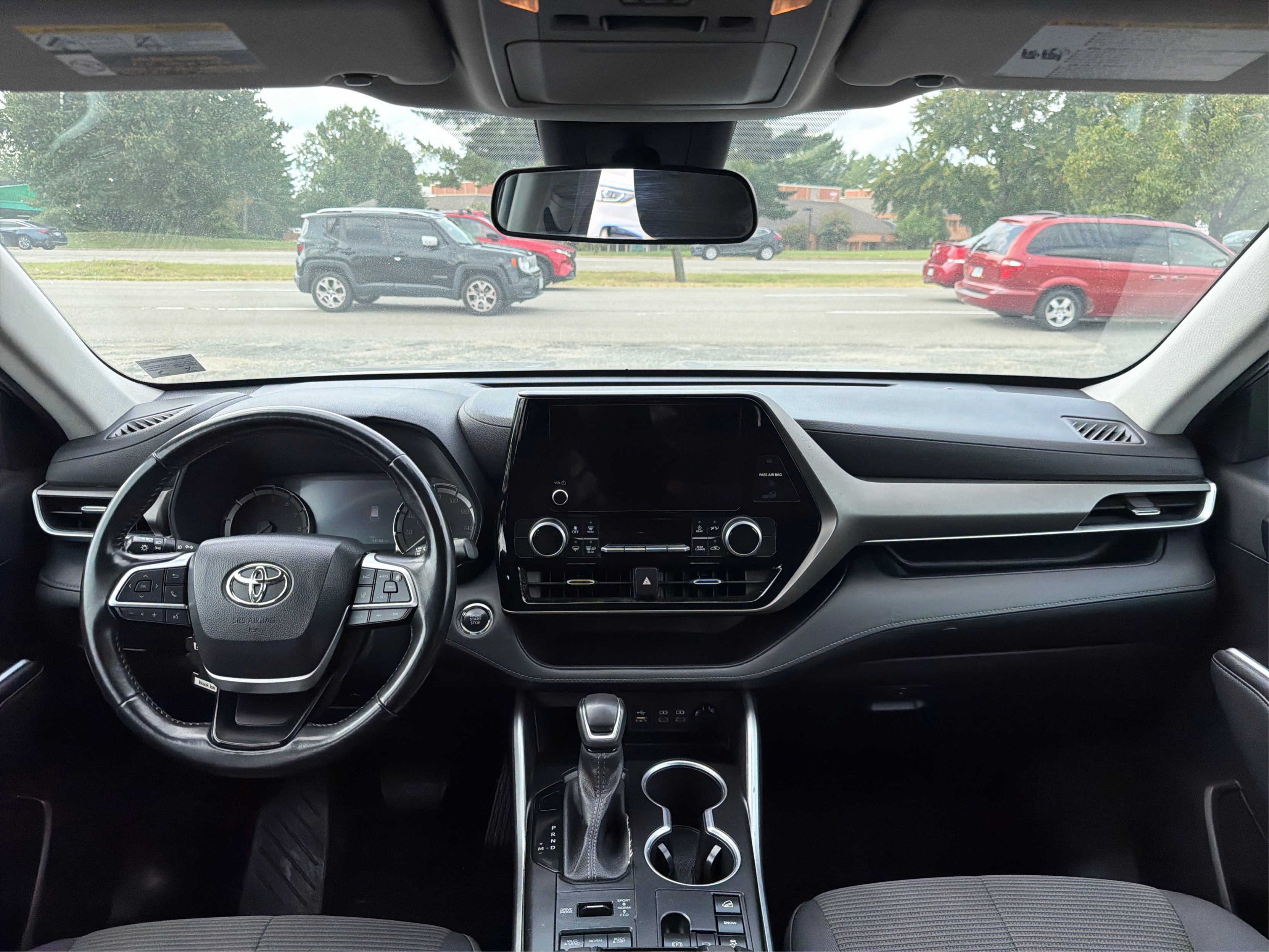 2023 Toyota Highlander LE - Photo 22