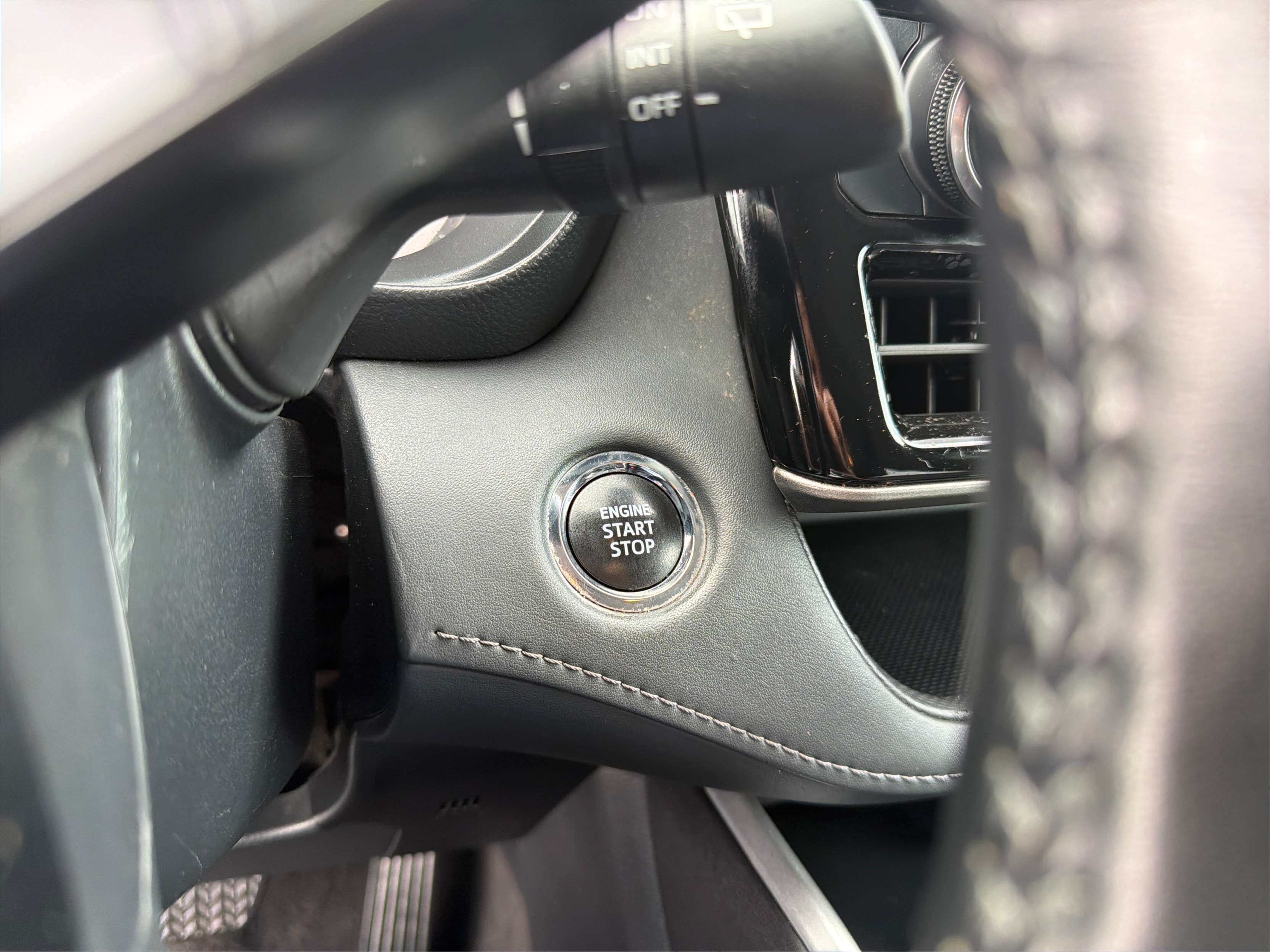 2023 Toyota Highlander LE - Photo 24