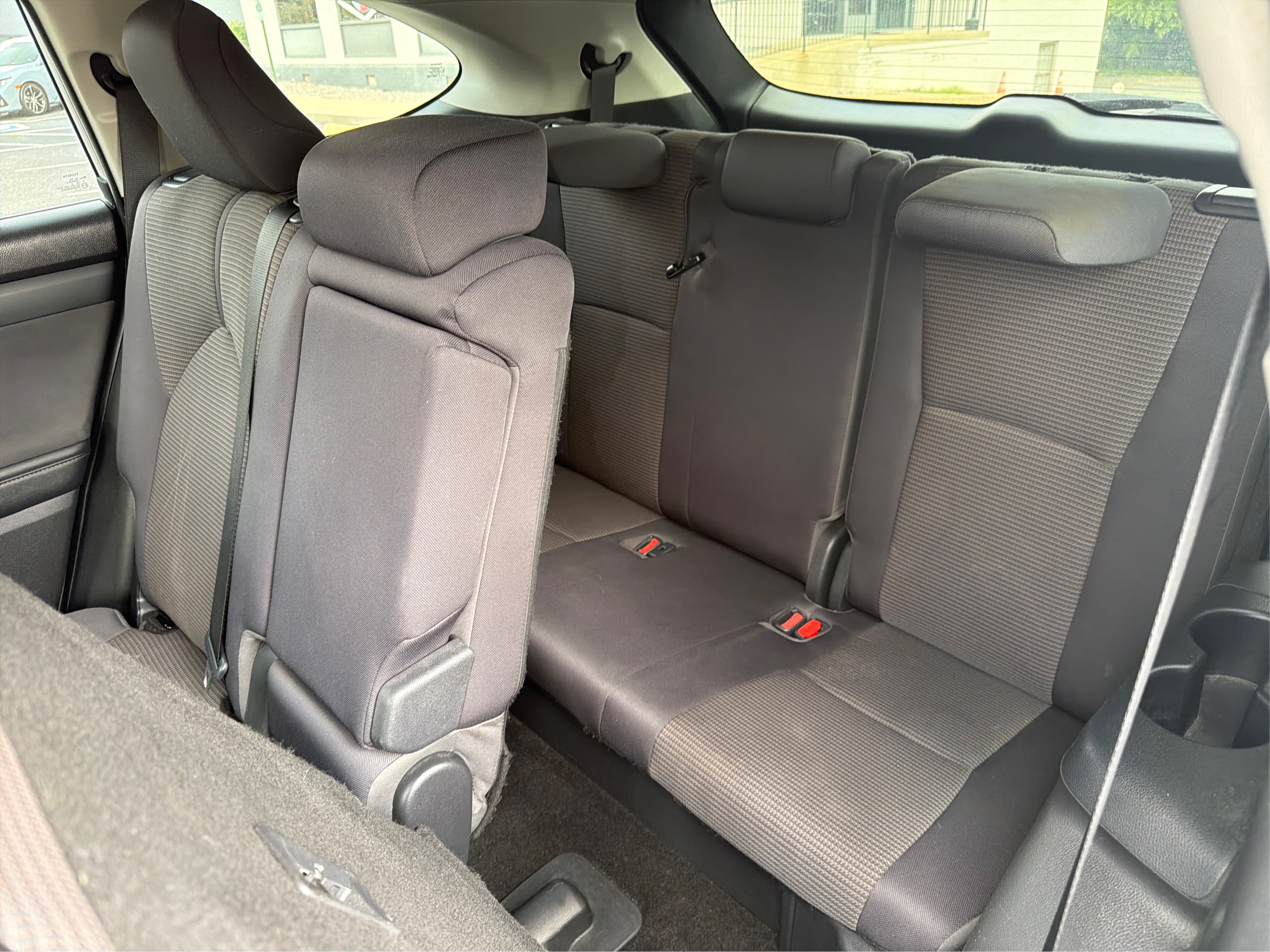 2023 Toyota Highlander LE - Photo 25