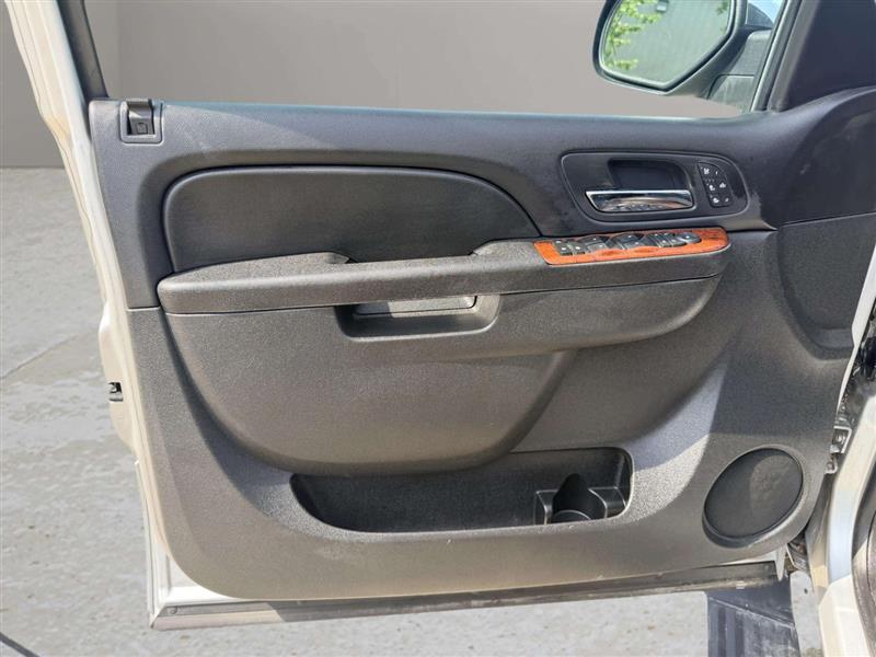 CHEVROLETSUBURBAN19