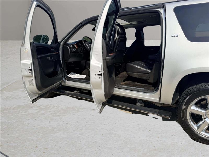 CHEVROLETSUBURBAN22