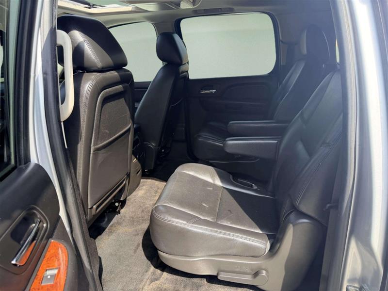 CHEVROLETSUBURBAN23