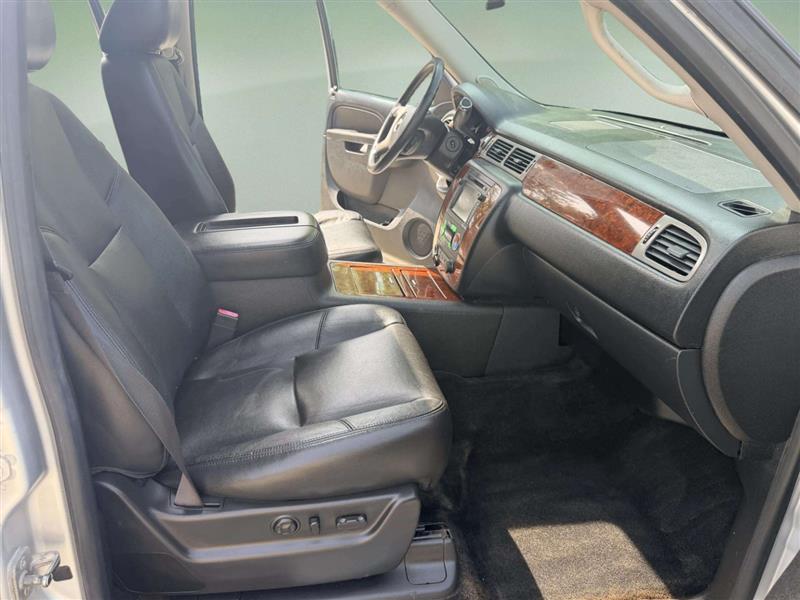 CHEVROLETSUBURBAN33