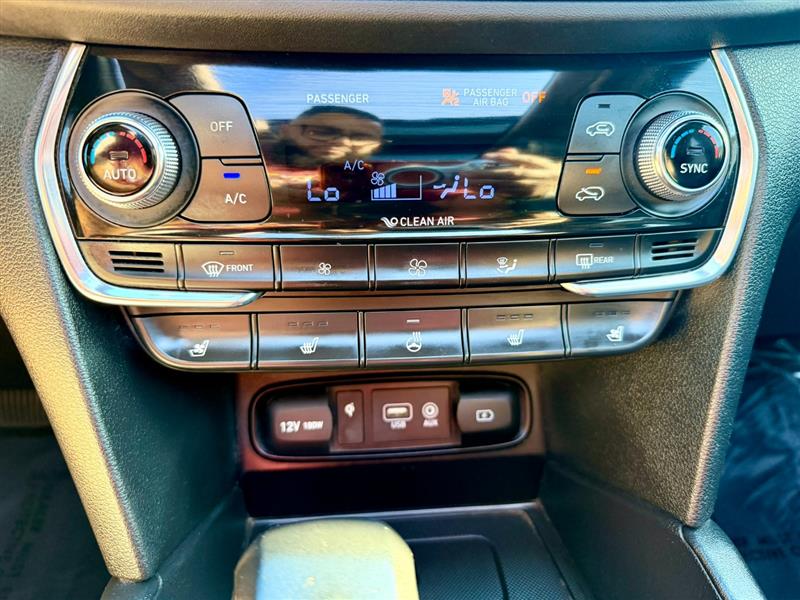 2020 Hyundai Santa Fe Limited - Photo 26