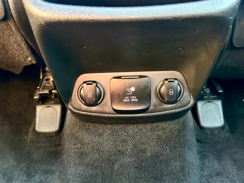 2020 Hyundai Santa Fe Limited - Photo 31