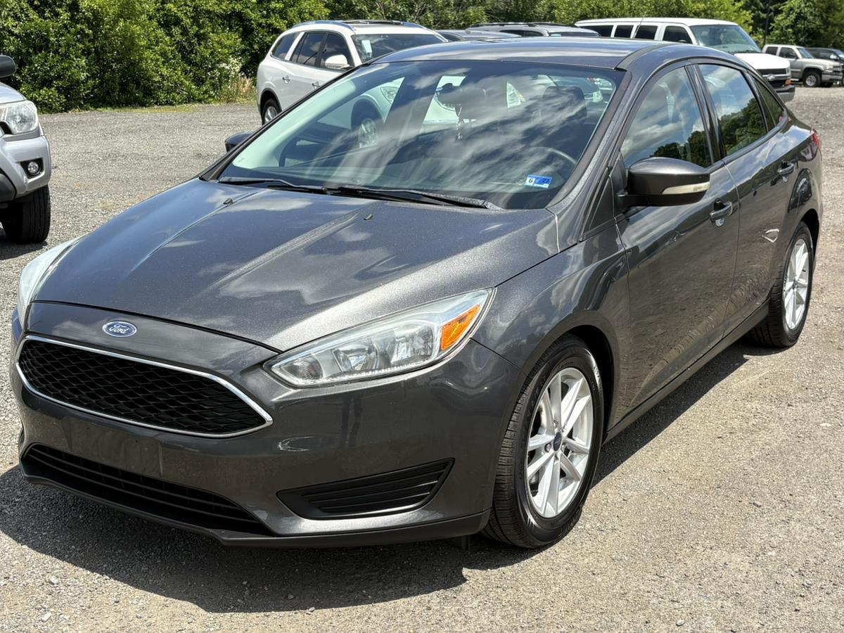 2016 Ford Focus Sedan SE's photo