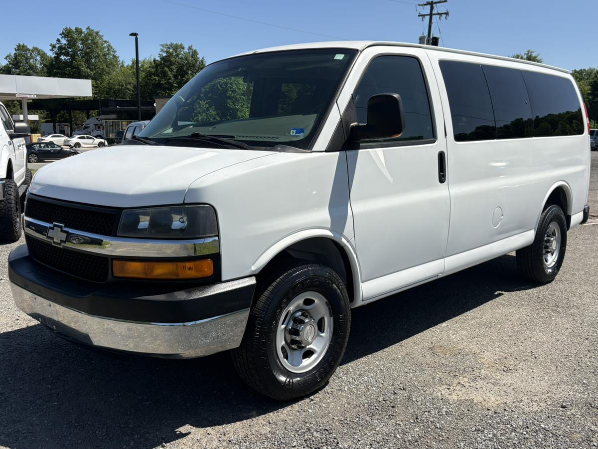 2008 Chevrolet Express 2500's photo