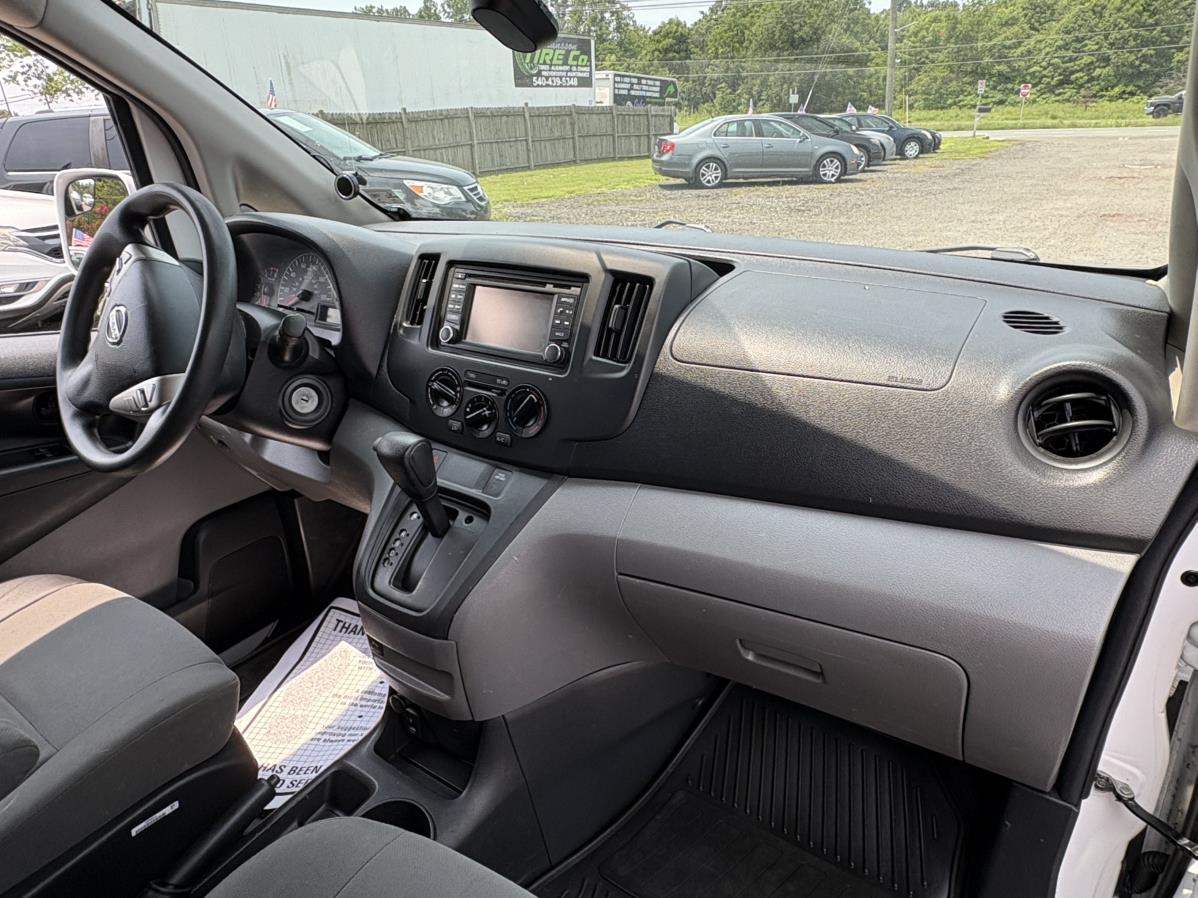 2018 Nissan NV200 SV - Photo 17