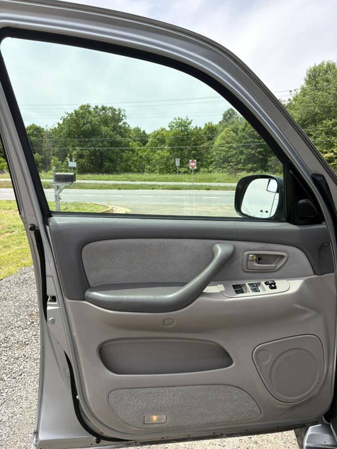 2005 Toyota Sequoia SR5 - Photo 10