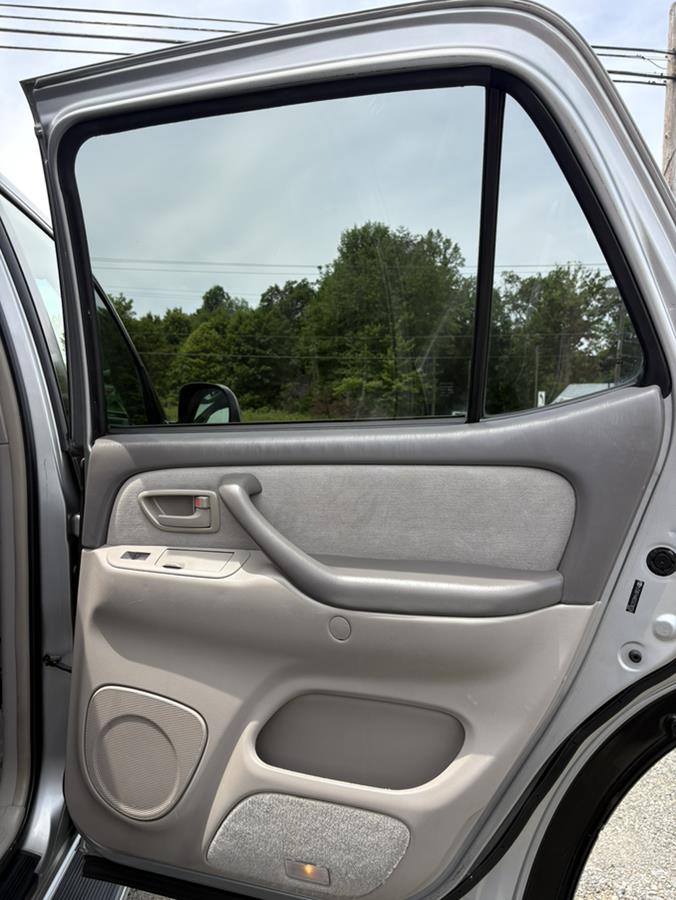 2005 Toyota Sequoia SR5 - Photo 18