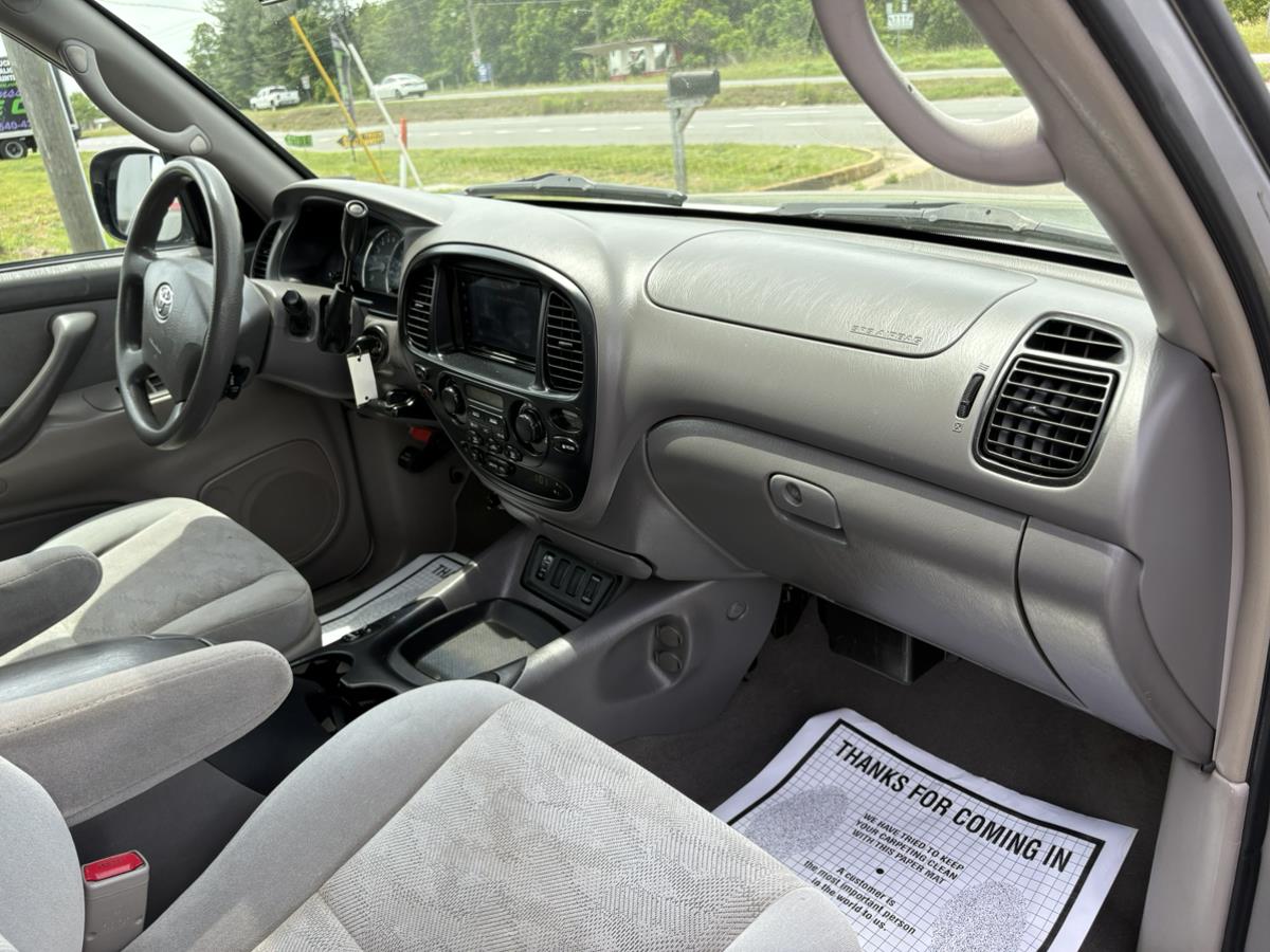 2005 Toyota Sequoia SR5 - Photo 21