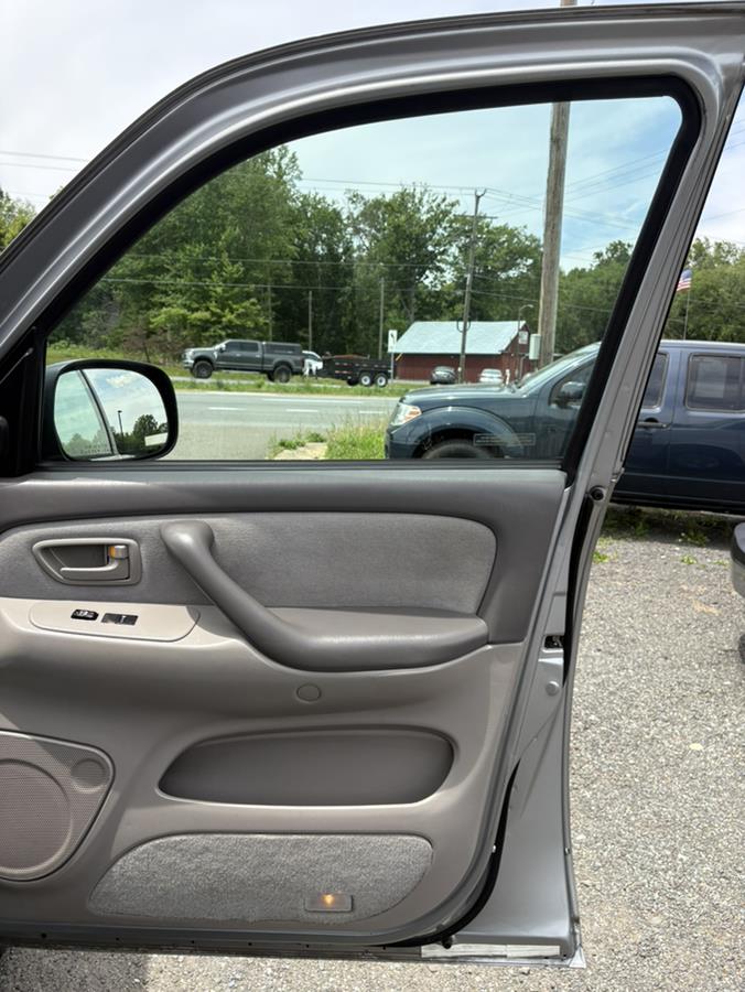 2005 Toyota Sequoia SR5 - Photo 22