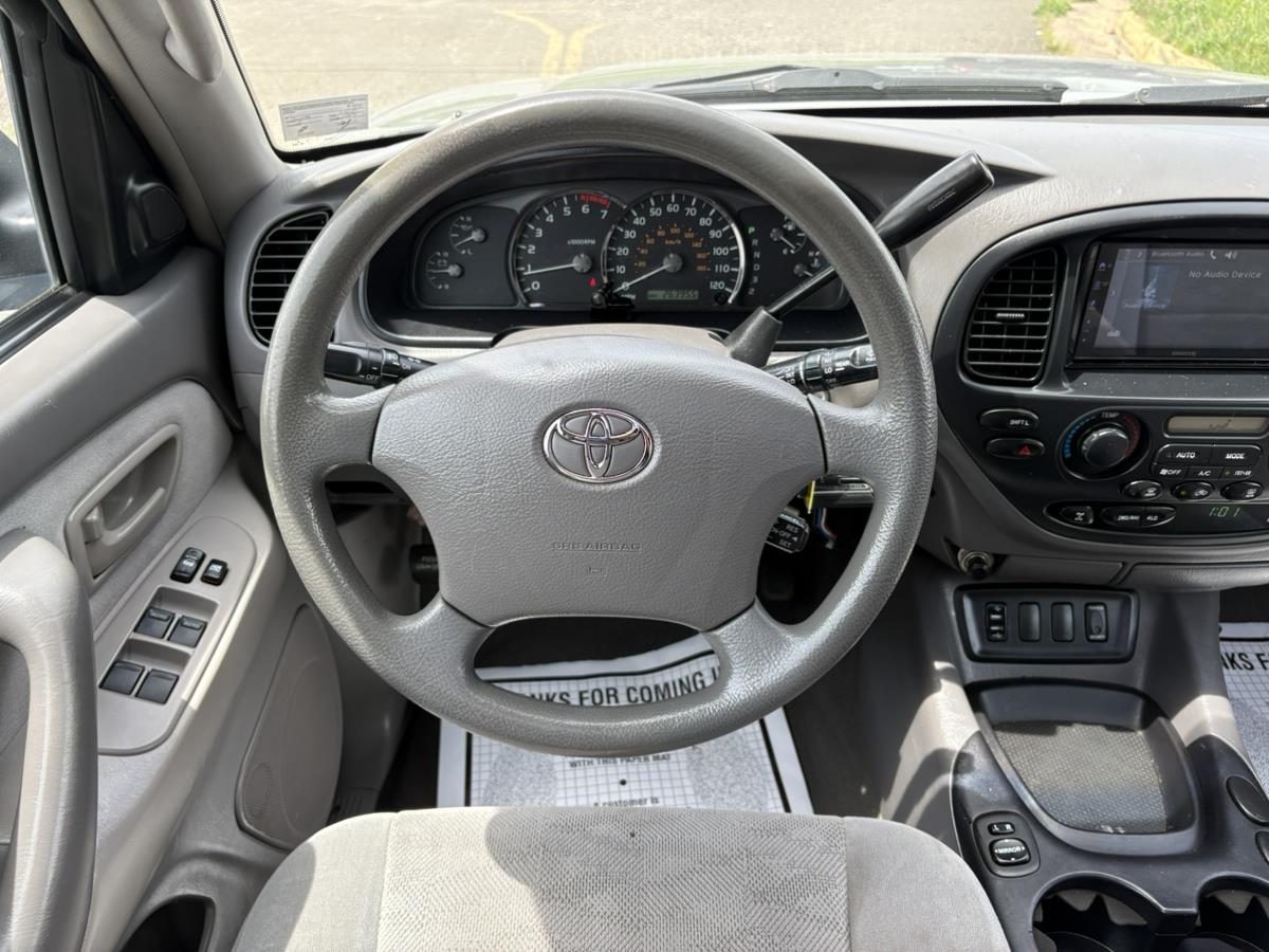 2005 Toyota Sequoia SR5 - Photo 24