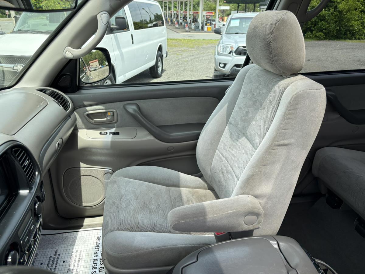 2005 Toyota Sequoia SR5 - Photo 8