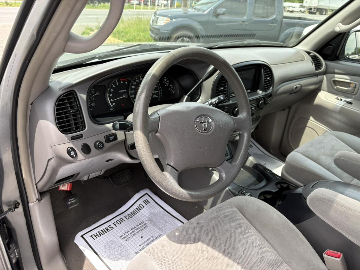 2005 Toyota Sequoia SR5 - Photo 9