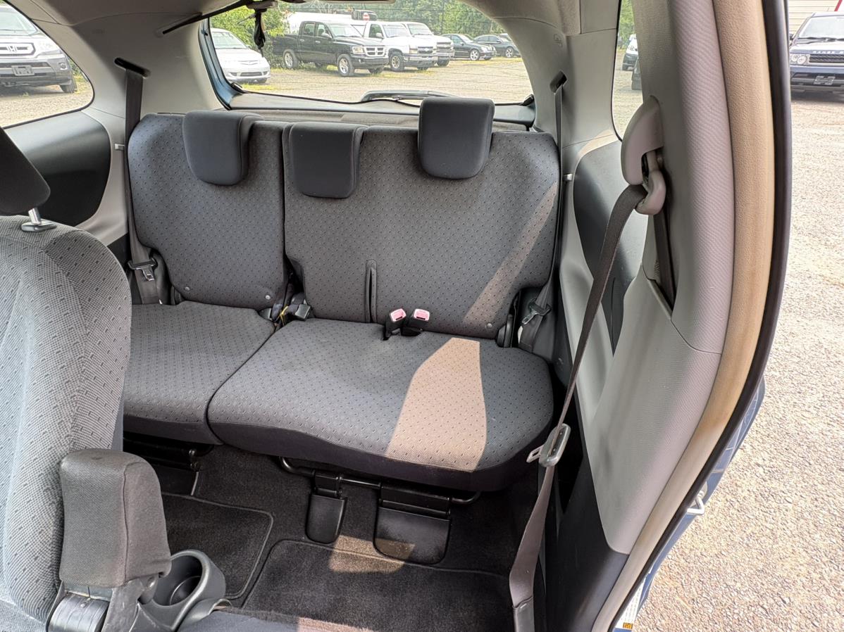2010 Toyota Yaris Base - Photo 11