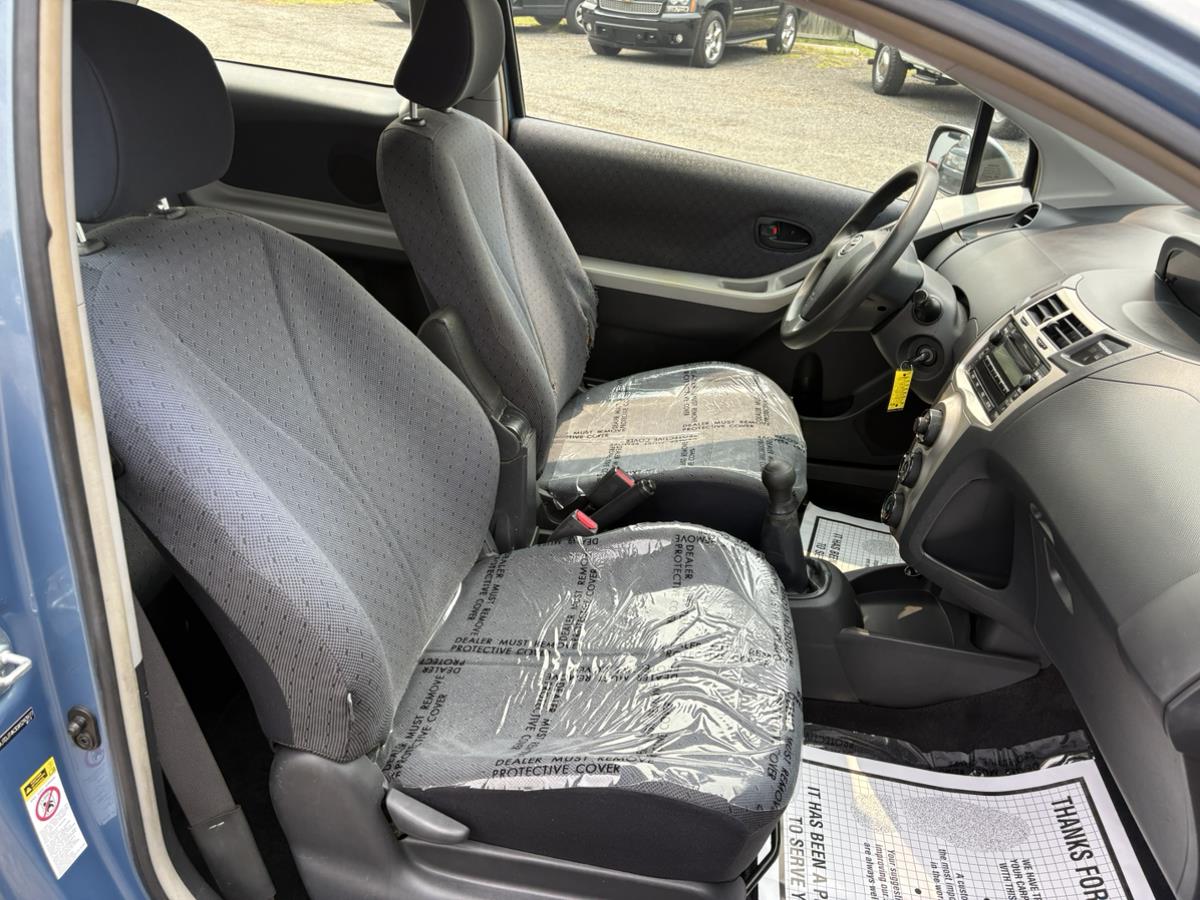 2010 Toyota Yaris Base - Photo 12