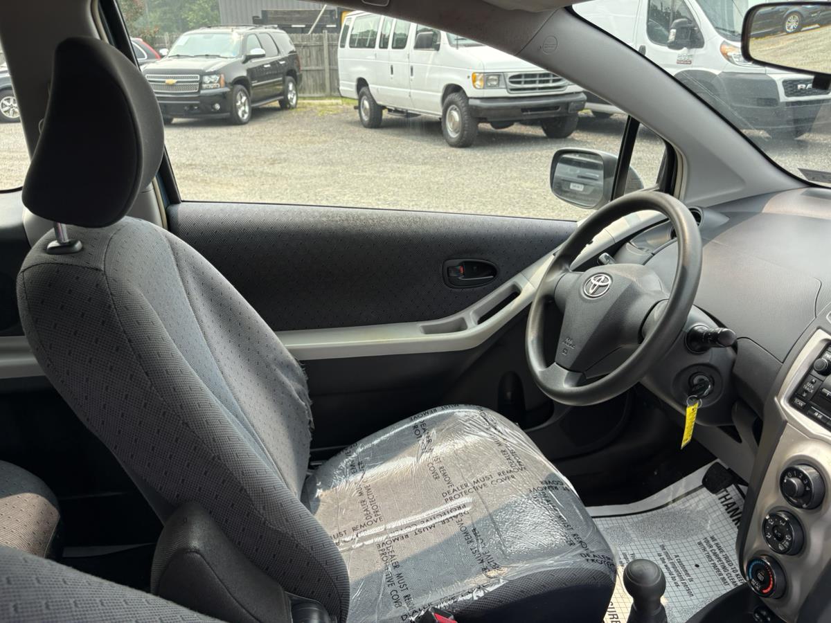 2010 Toyota Yaris Base - Photo 13