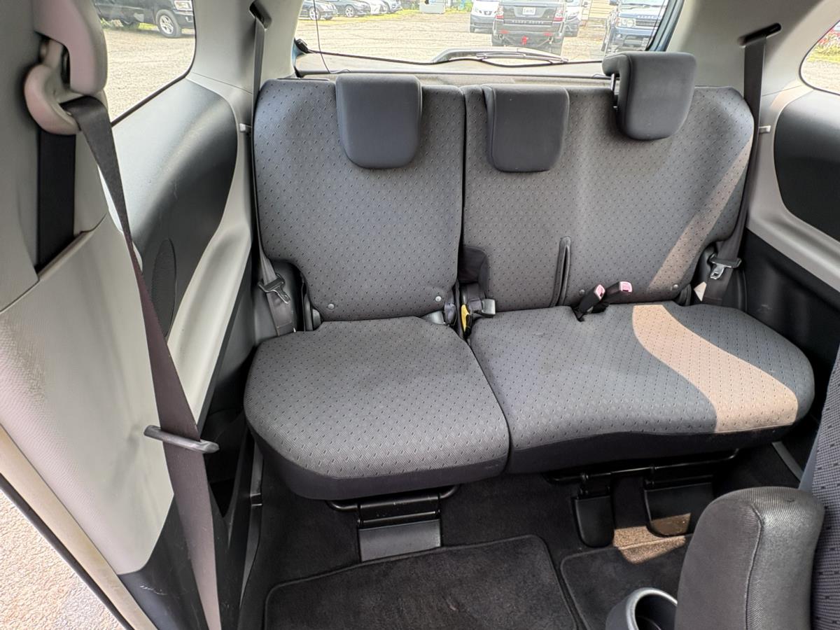 2010 Toyota Yaris Base - Photo 15