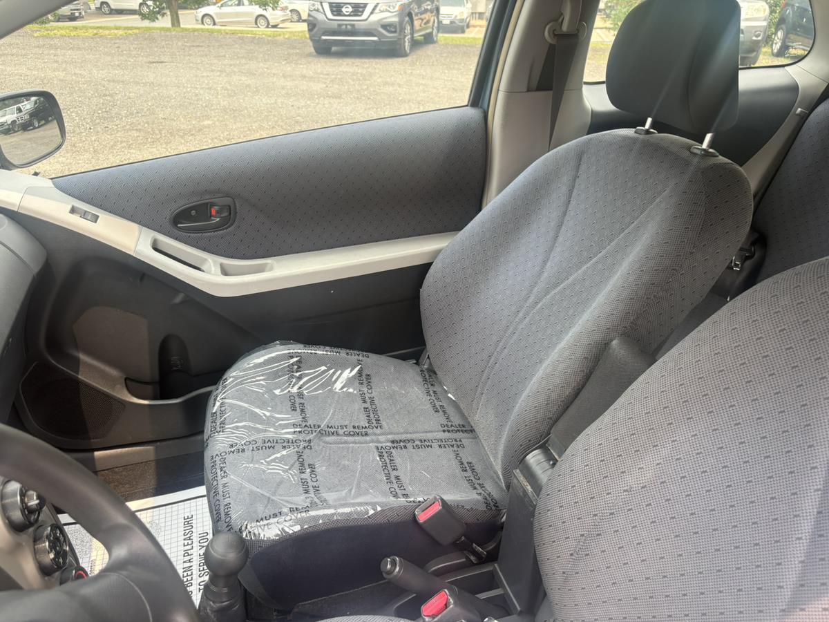 2010 Toyota Yaris Base - Photo 9