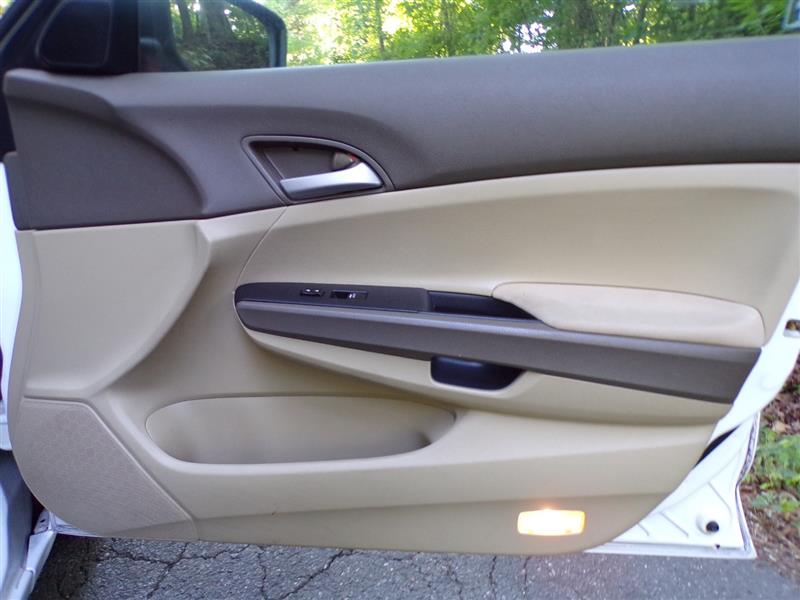 2009 Honda Accord LX-P - Photo 16
