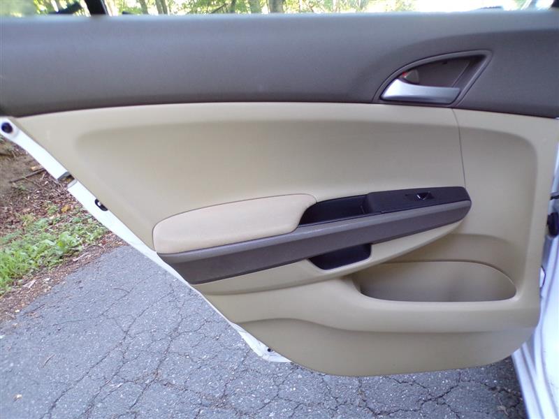 2009 Honda Accord LX-P - Photo 24