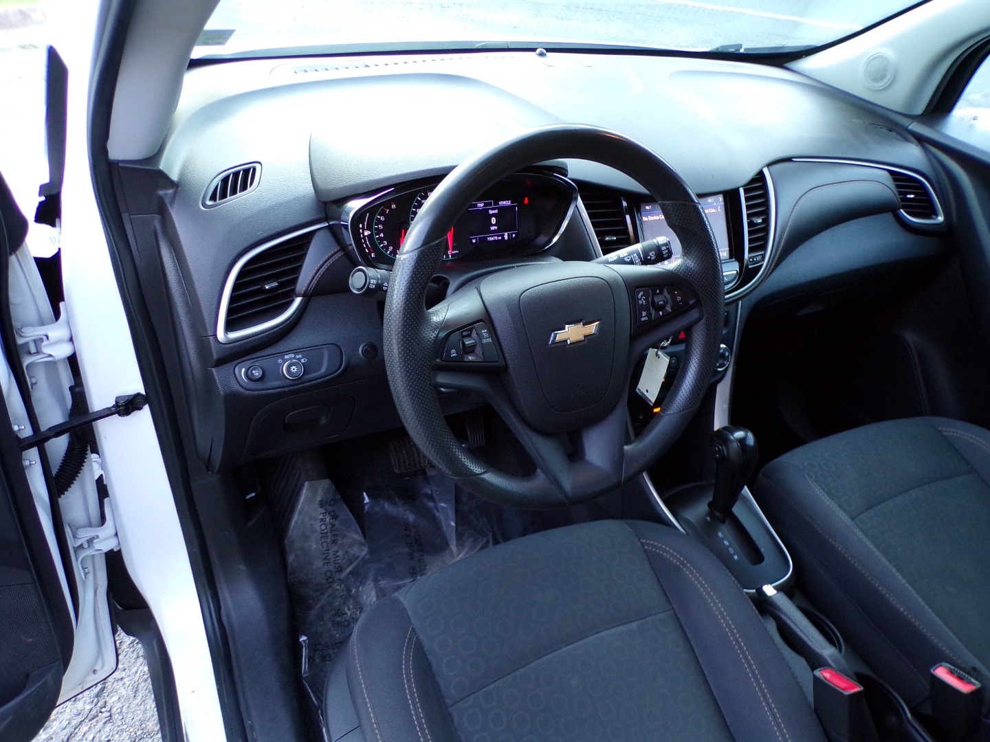 2020 Chevrolet Trax LS - Photo 16