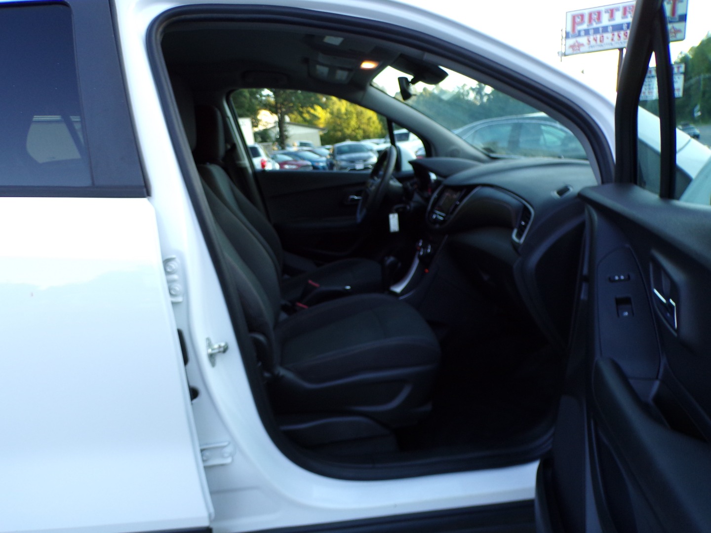 2020 Chevrolet Trax LS - Photo 17