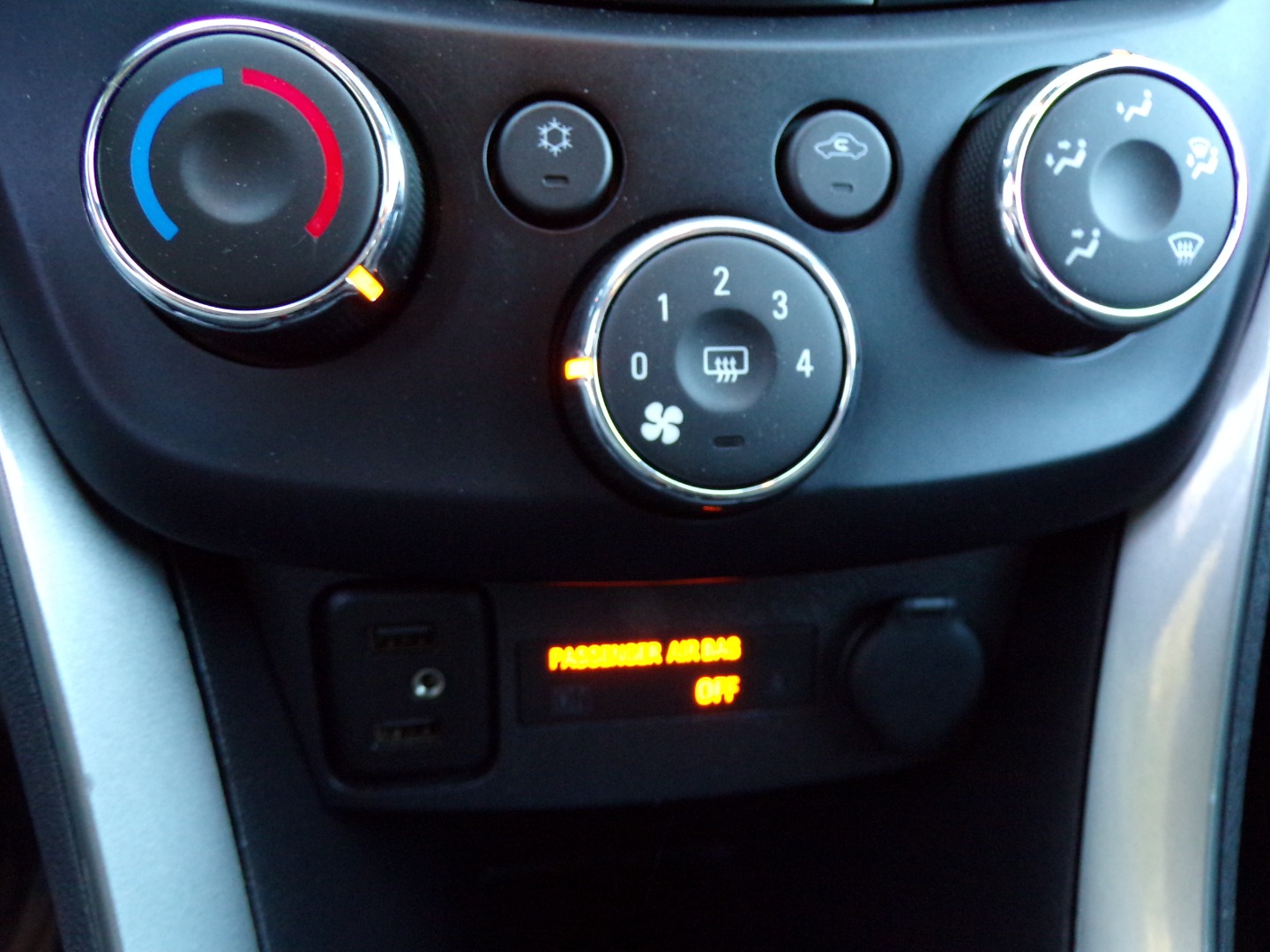 2020 Chevrolet Trax LS - Photo 34
