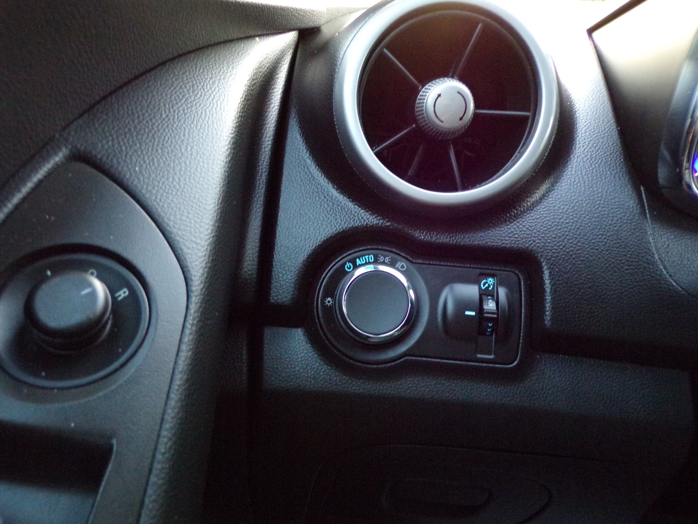 2016 Chevrolet Trax LS - Photo 31