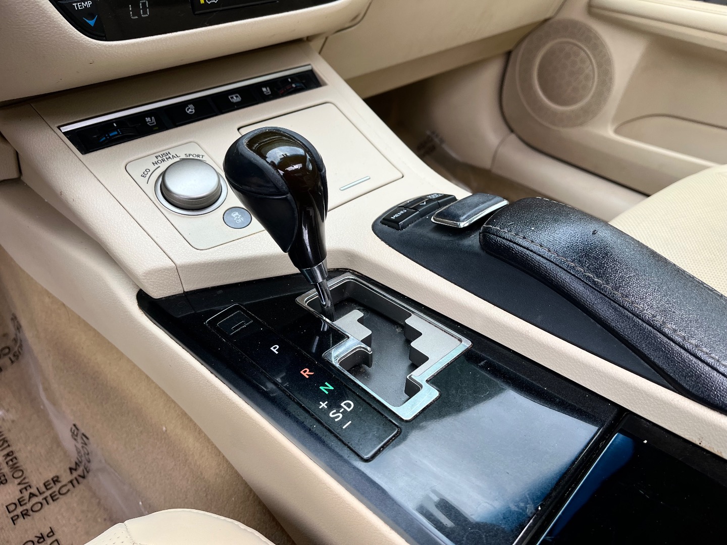 2013 Lexus ES 350 - Photo 15