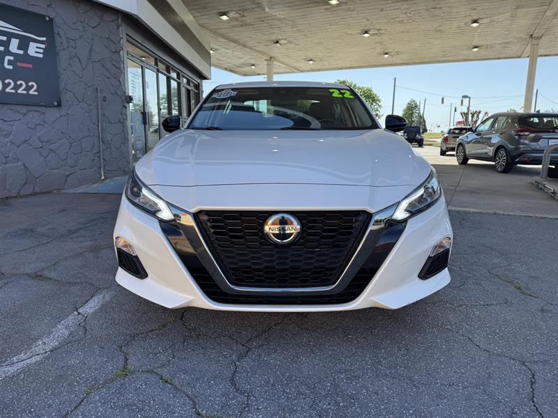 2022 Nissan Altima SR - Photo 25
