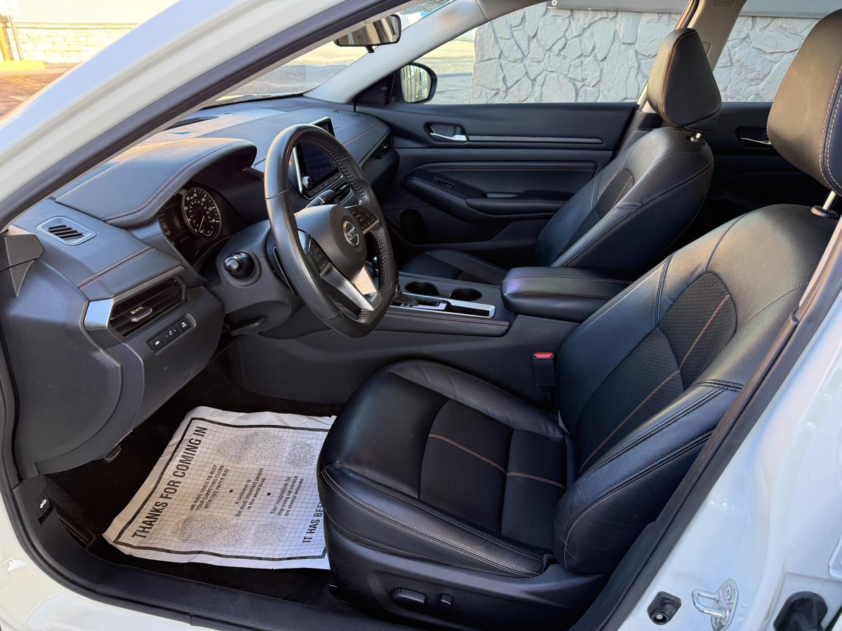 2022 Nissan Altima SR - Photo 10