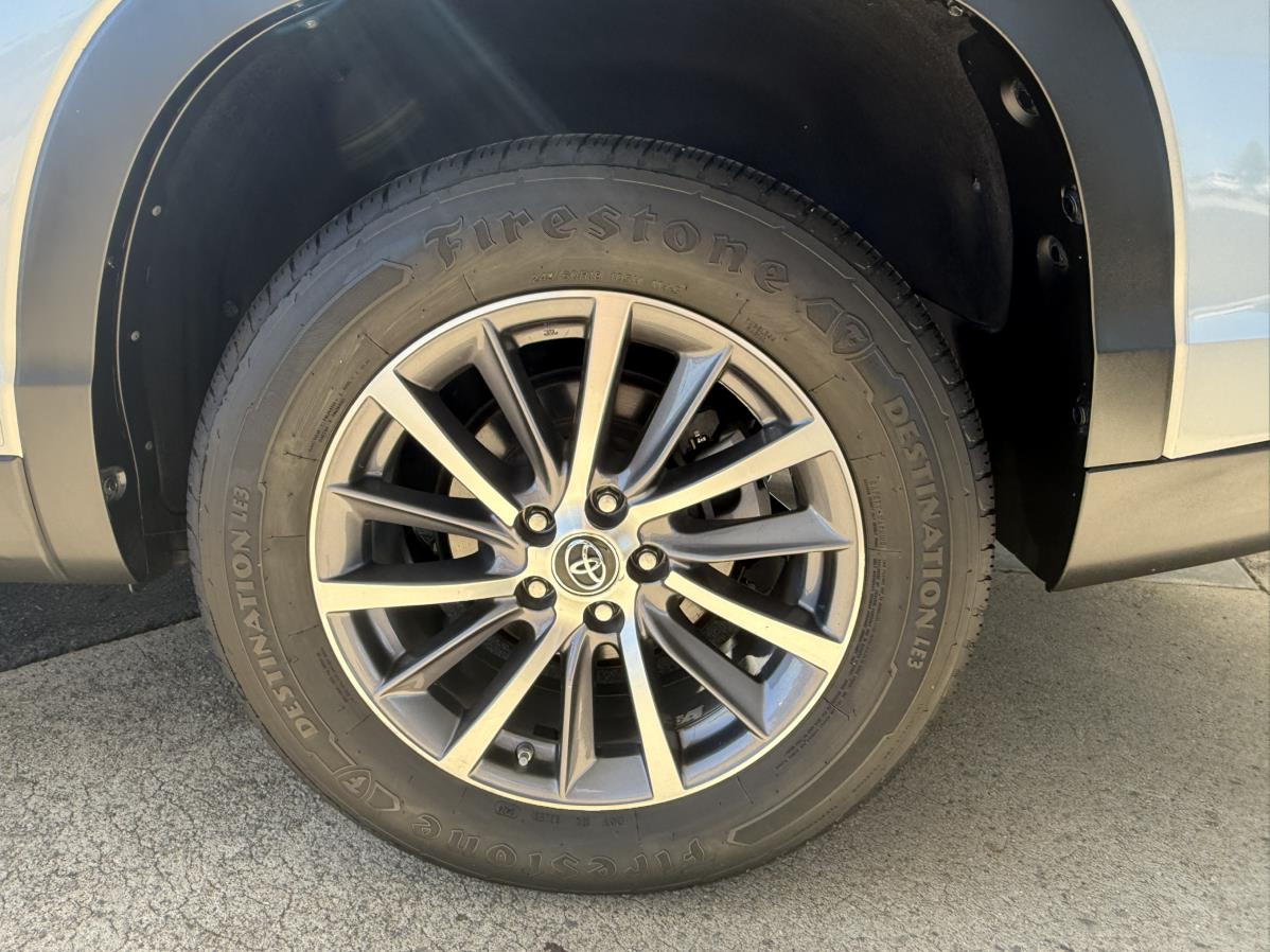 2019 Toyota Highlander XLE - Photo 10