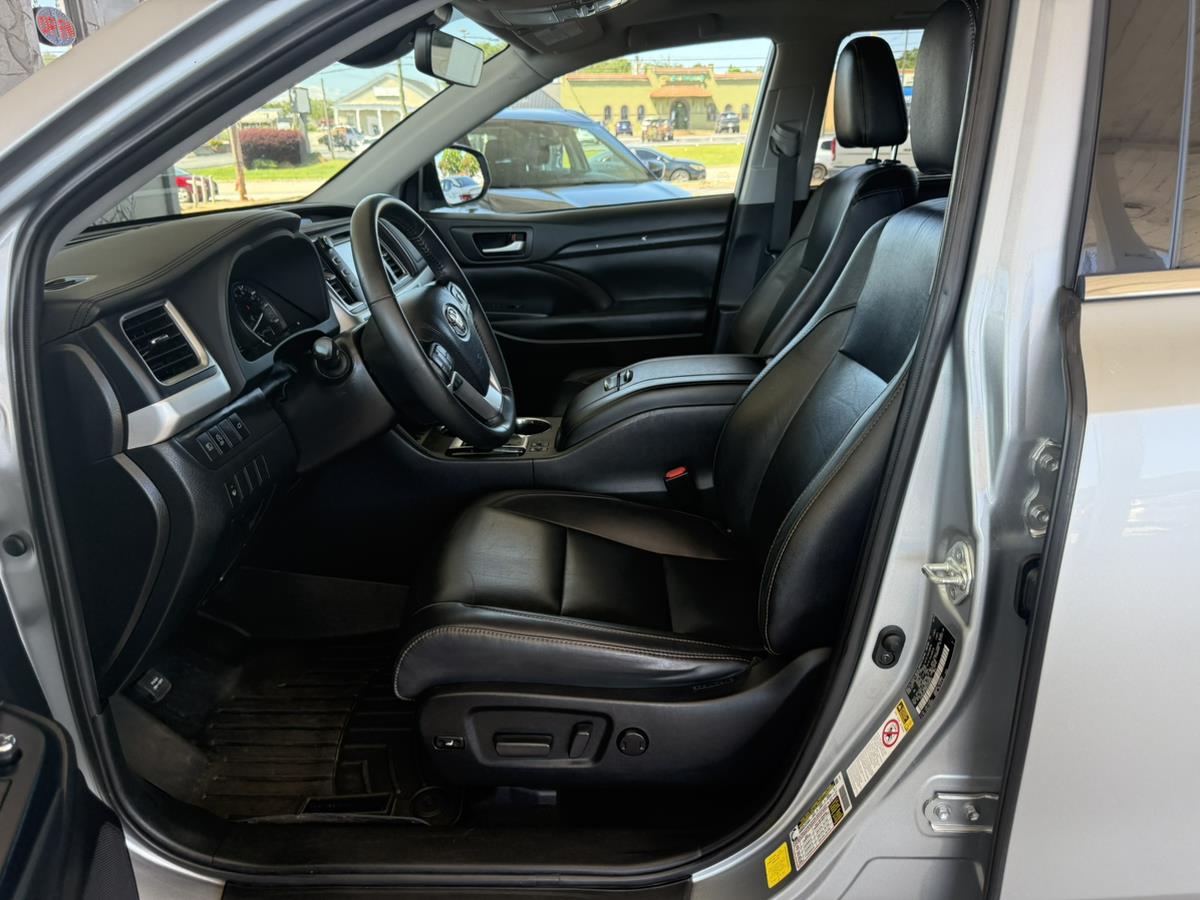 2019 Toyota Highlander XLE - Photo 14