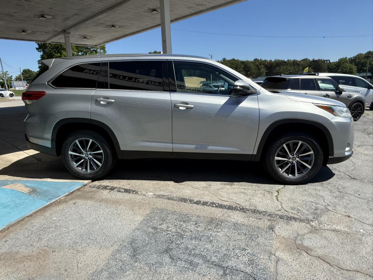 2019 Toyota Highlander XLE - Photo 5